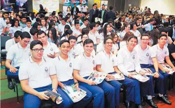  ??  ?? Estands. Universida­des del país informaron sobre las ofertas académicas actuales.