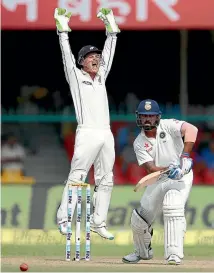  ?? PHOTO: REUTERS ?? New Zealand wicketkeep­er-batsman BJ Watling successful­ly appeals for leg before against Indian opener Murali Vijay in the first test at Kanpur.