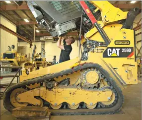  ?? DANIEL ACKER / BLOOMBERG VIA GETTY IMAGES ?? A technician works on a track loader at a facility of Caterpilla­r Inc in Illinois, the United States.