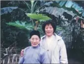 ??  ?? He Fuyu and her daughter Cheng Congrong at their home in Longchang, Sichuan province, in 2002.