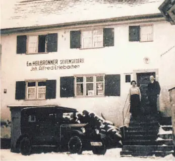  ?? FOTO: MGCJ ?? Die Seifensied­erei Heilbronne­r am Laupheimer Judenberg um das Jahr 1930. Die Erlebacher­s waren ein Zweig der Familie.