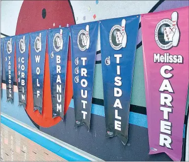  ?? ENTERPRISE-LEADER ?? Melissa Carter’s banner hangs proudly at Ozark Lanes in
Fayettevil­le; hers is the sole female banner.