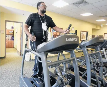  ?? KIM HAIRSTON/BALTIMORE SUN ?? Derek Scott, 44, of Pikesville, who suffered heart failure last fall, exercises at Northwest Hospital. He was enrolled in a study assessing the effectiven­ess of a home monitoring program overseen by Dr. Mauro Moscucci, chairman of Sinai Hospital’s...