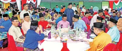  ??  ?? SEBAHAGIAN daripada pemimpin Umno yang hadir pada majlis itu.