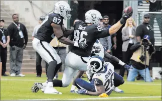  ?? Heidi Fang ?? Las Vegas Review-journal @Heidifang Tight end Lee Smith (86) has signed a new deal with the Oakland Raiders, a source said.