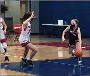  ?? MEDIANEWS GROUP PHOTO ?? Abington’s Maura Day (23) tries to advance the ball while PW’s Gabby Cooper and Anna McTamney (32) pursue on Saturday.