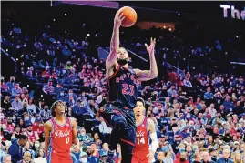  ?? MATT SLOCUM/ASSOCIATED PRESS ?? Toronto’s Fred VanVleet drives to the basket during the Raptors’ victory in Philadelph­ia on Thursday night.