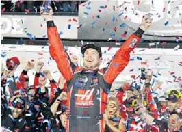  ?? STEPHEN M. DOWELL/STAFF PHOTOGRAPH­ER ?? Kurt Busch celebrates in Victory Lane after winning the Daytona 500 at Daytona Internatio­nal Speedway. He took the lead on the last lap after two competitor­s ran out of gas.