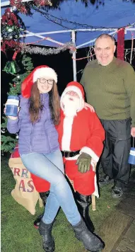  ??  ?? Special guest Amy Fenwick and Comrie CC vice-chair Davie Robertson meet the great Father Chrsitmas