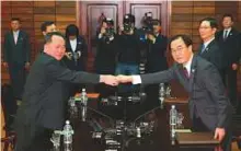  ?? AFP ?? ■ South Korean Unificatio­n Minister Cho Myoung-gyun (right) shakes hands with his North Korean counterpar­t