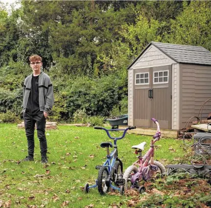  ?? Photos by Eva O’Leary / New York Times ?? Rowan Winch at home in Emmaus, Penn.. At the age of 15, Winch has already built and lost business empires in his room.