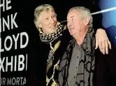  ??  ?? Insieme Roger Waters, 74 anni, e Nick Mason (73) ieri all’apertura della mostra