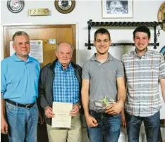  ?? Foto: Karin Bachhuber ?? Saisonabsc­hluss bei den Hubertus Schützen in Ebersried: (von links) Vorsitzend­er Martin Braun jun., Simon Kistler, Bernd Weinfurter und stellvertr­etender Vorsitzen der Markus Hofner.