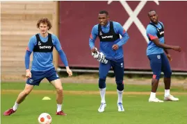  ?? ?? West Ham players prepare for their semi-final in Frankfurt