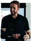  ?? REX SHUTTERSTO­CK ?? Still smiling: Southgate with his arm in a sling