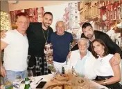  ?? (Photo R. Y.) ?? À la table, de gauche à droite : Thierry, Adil Rami, Mamo, Jean-Paul Belmondo, Jeff Domenech et son amie Caroline.