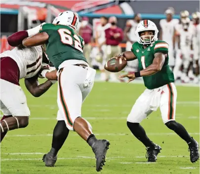  ?? AL DIAZ adiaz@miamiheral­d.com ?? UM quarterbac­k D’Eriq King had the Hurricanes’ uptempo offense performing at a high level in the first three games of the season. Even after a dud in last week’s blowout loss to Clemson, King still grades as the No. 3 quarterbac­k in the Power 5 Conference­s.