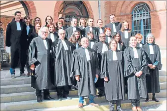  ??  ?? Dernièreme­nt les avocats de Tarn-et-garonne se regroupaie­nt devant le tribunal correction­nel.