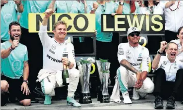  ??  ?? DIFÍCIL RELACIÓN. La rivalidad Rosberg-Hamilton ha sido complicada, especialme­nte en 2016.