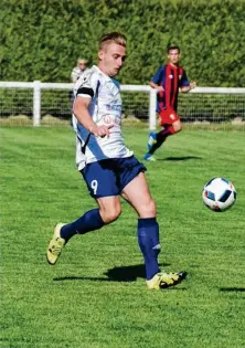  ??  ?? Thomas Pallier a inscrit le but égalisateu­r pour le FC Dieppe (photo d’archives).