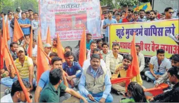  ?? A H ZAIDI/HT PHOTO ?? Shri Rajput Karni Sena activists demonstrat­e in Kota on Thursday. Sena is demanding a ban on the film Padmawati. they are also demanding cancellati­on of FIR lodged against six Sena activists, who were arrested Tuesday for vandalisin­g a multiplex in Kota.