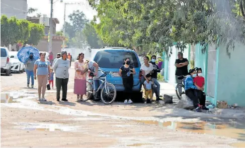  ?? FOTOS: JOSÉ ALMANZA ?? Invita a constructo­res a rendir cuentas a habitantes de la zona oriente.