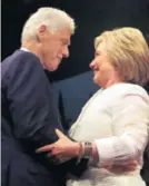  ??  ?? Zajedno u kampanji Bill Clinton ne propušta nijedan skup u predsjedni­čkoj kampanji supruge Hillary