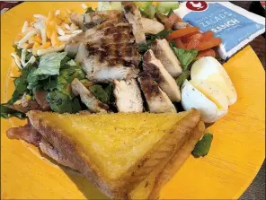  ?? Arkansas Democrat-Gazette/JENNIFER CHRISTMAN ?? A grilled version of The Cobb Zalad at Zaxby’s in west Little Rock comes with Texas toast.