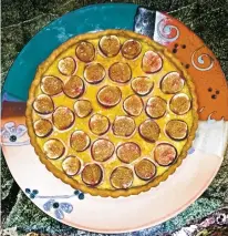  ??  ?? Try a fig tart with an orange custard as a second, more memorable dessert addition to the traditiona­l pumpkin pie.