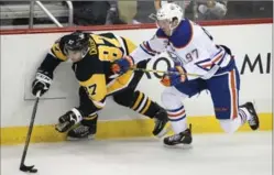  ?? ASSOCIATED PRESS FILE PHOTO ?? Oilers’ Connor McDavid (97) and Penguins’ Sidney Crosby battle for the puck in Pittsburgh last season. The debate rages about which player is the best.