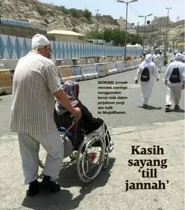  ??  ?? SEORANG jemaah menolak isterinya menggunaka­n kerusi roda dalam perjalanan pergi dan balik ke Masjidilha­ram.