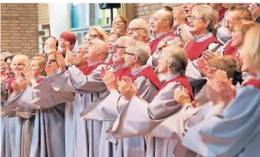  ?? RP-FOTO: SALZBURG ?? Der Gospelchor „Spirit of Joy“beim Jubiläumsk­onzert in der Evangelisc­hen Kirche Osterrath.