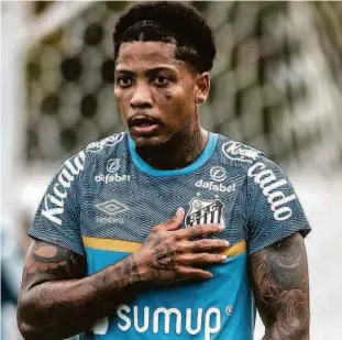  ?? Ivan Storti - 4.nov.11/Santos FC ?? O atacante Marinho, que só aguentou ficar em campo no primeiro tempo contra o Fortaleza, sentiu dores na coxa esquerda e não encara o Inter