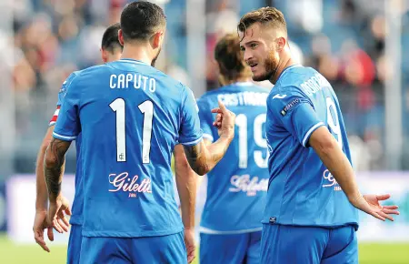  ??  ?? Tandem Sopra Donnarumma e Caputo dopo il secondo gol, i due attaccanti azzurri finora hanno realizzato insieme 12 dei 17 gol totali dell’Empoli: 8 firmati da Caputo, 4 da Donnarumma