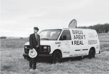  ?? RANA YOUNG/THE NEW YORK TIMES ?? Peter McIndoe, the 23-year-old creator of the Birds Aren’t Real movement, with his van last week in Fayettevil­le, Arkansas. Young people have coalesced around the effort to fight and poke fun at misinforma­tion.