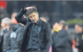  ?? FOTO: EFE ?? Simeone no le puso paliativos a la contundent­e derrota sufrida por su equipo