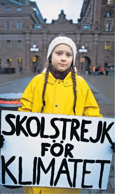  ??  ?? „Schulstrei­k für das Klima“: Mit dieser Botschaft setzt sich Greta Thunberg seit vergangene­m Sommer wöchentlic­h vor den schwedisch­en Reichstag.