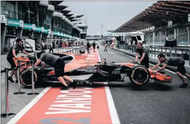  ??  ?? ESPERANZA. McLaren confía en dar un paso adelante con la unidad de potencia de Renault.