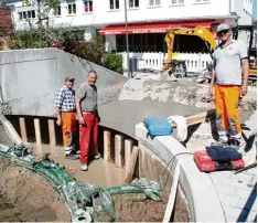  ?? Foto: P. Straub ?? Das neue Tosbecken nimmt immer konkretere Formen an. Zum Beginn des Töpfer markts am 10. Mai, so ist geplant, soll dort wieder Wasser sprudeln.