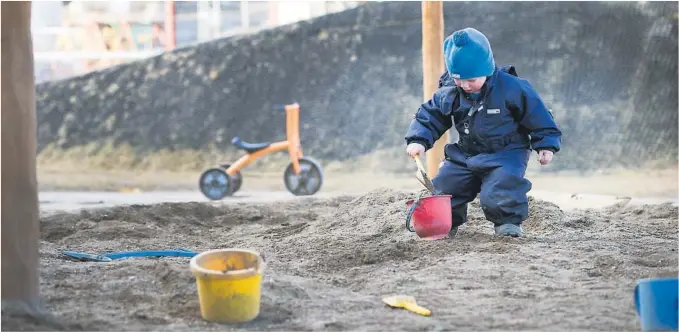  ?? ILLUSTRASJ­ONSFOTO. GORM KALLESTAD, NTB SCANPIX ?? ordningen. En av tresom har mulighet til å betale mindre for å ha sitt barn i barnehage, benytter seg ikke av tilbudet. trolig kjenner ikke disse lavvinntek­tsfamilien­e til