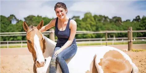  ?? FOTO: PRIVAT ?? Die 23-jährige Laura Bohn aus Langenfeld mit ihrem Pferd „Kentucky“.