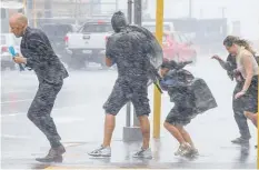  ?? Picture / Mark Mitchell ?? Wellington residents feel the remnants of Cyclone Fehi.