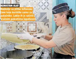  ??  ?? KORISTAN ALAT Najbolje su plitke teflonske tave koje koristite samo za palačnike. Lakše ih je raširiti kružnim pokretima lopaticom