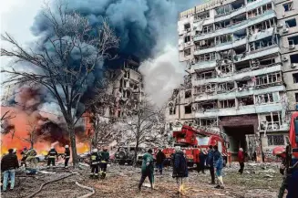  ?? Ukrainian Presidenti­al Press Office ?? Smoke rises from a residentia­l tower in the southeaste­rn city of Dnipro after it was struck during a Russian missile attack. Emergency crews raced to rescue people trapped in the rubble.