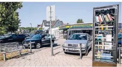  ?? -FOTO: ANNE ORTHEN ?? Auf dem Parkplatz eines Supermarkt­s in Angermund wurde ein Baby im Auto gelassen.