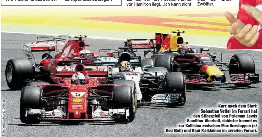  ??  ?? Kurz nach dem Start: Sebastian Vettel im Ferrari hat den Silberpfei­l von Poleman Lewis Hamilton überholt, dahinter kommt es zur Kollision zwischen Max Verstappen (r./ Red Bull) und Kimi Räikkönen im zweiten Ferrari.