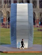  ?? VCG ?? Designers from the Netherland­s have brought their smog free tower to North China’s Tianjin city. The 22.9-foot-tall tower is essentiall­y a large outdoor air purifier, sucking polluted air in through electrosta­tic adsorption technology and filtering out...