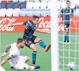  ?? / FOTO: AFP ?? Javier Heránez firmó dos goles para la voltereta frente al Inter Miami.