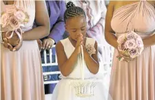  ??  ?? Right: Andile Mdikiza says a
prayer