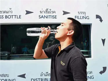  ??  ?? An alternativ­e drink: A Marriott associate drinks “water from the air” produced and bottled by Generation Water, Phuket, Thailand. — Reuters